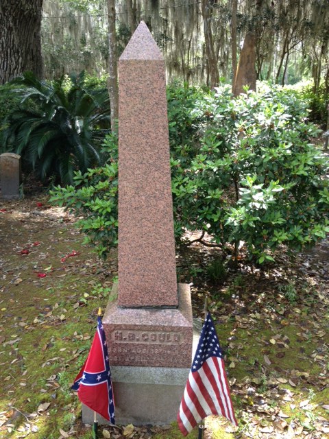 Many Confederate soldiers are buried in the Christ Church cemetery.